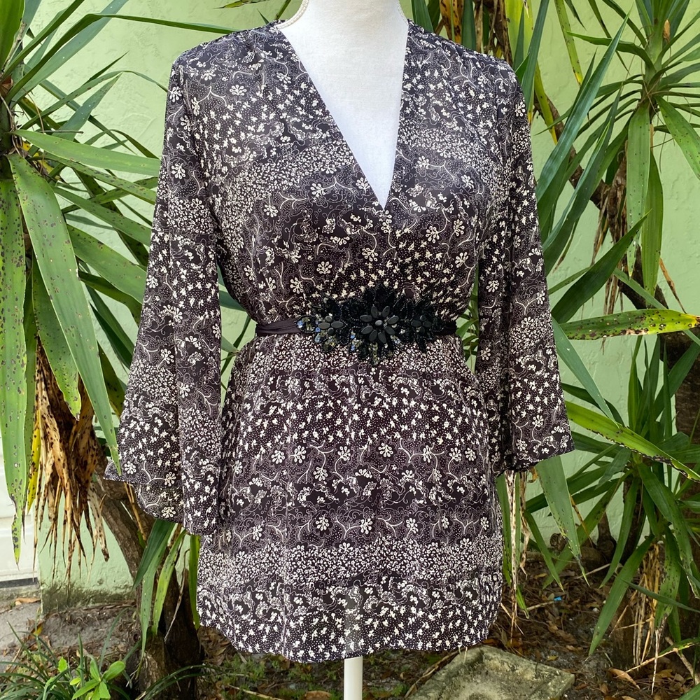 Nicole Miller black and white belted top